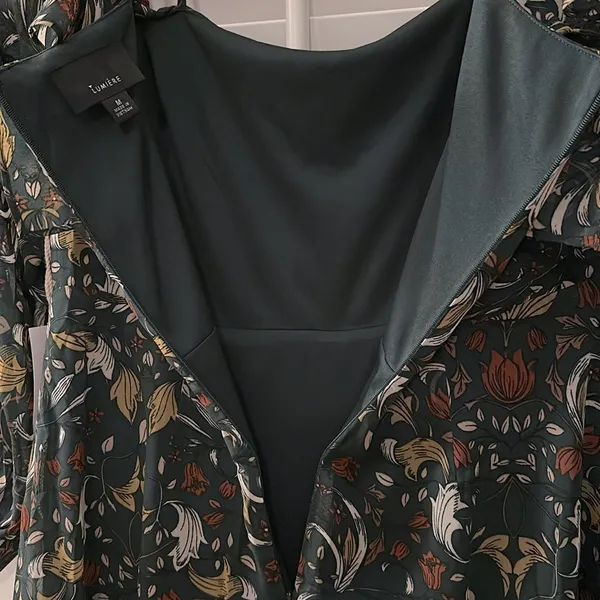 NWT Lumière Hunter Green Multi Floral Cold Shoulder Dress SZ M - Image 4