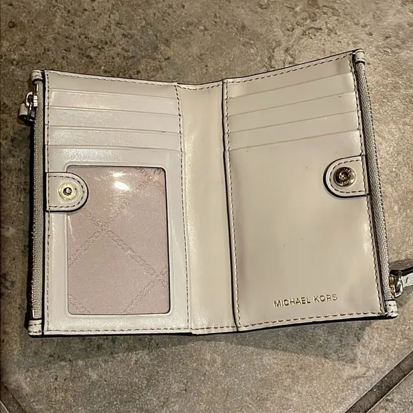 Michael Kors Beige leather Wallet Zippered Pockets Card Slots - Image 3