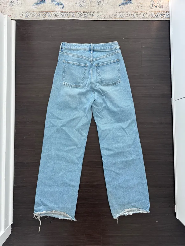 High waisted light wash jeans - Image 3