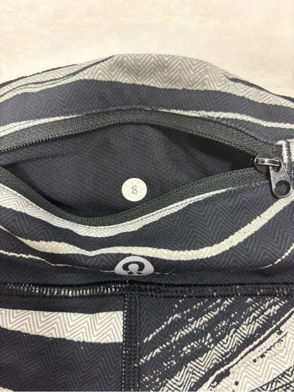 lululemon athletica Black & White Marble-Print Leggings Size 8 - Image 7