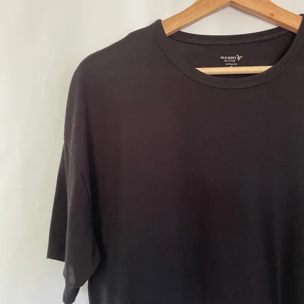 Old Navy Active ultralite black short sleeved t-shirt athleisure side slits‎ XS - Image 2
