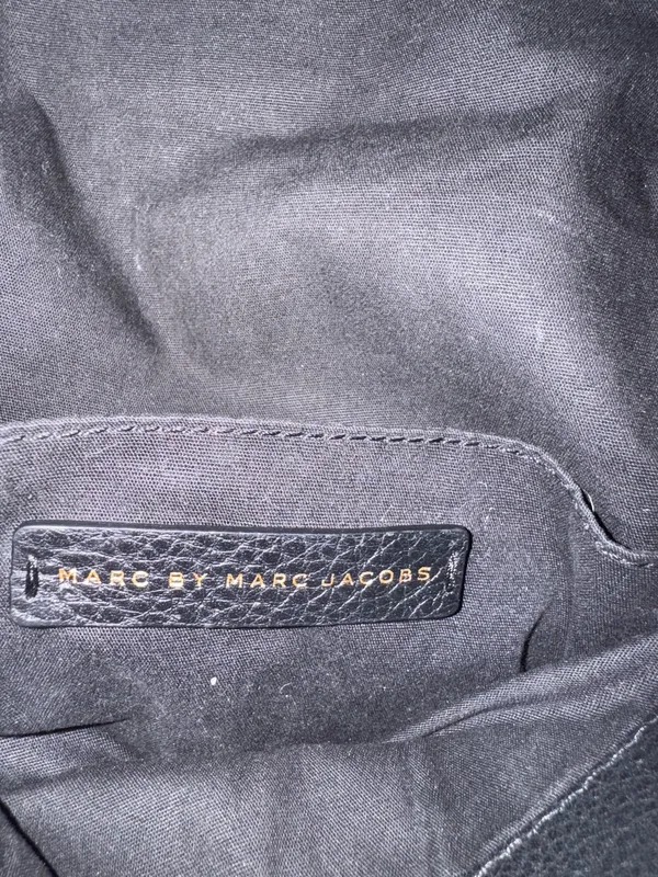 Marc Jacobs Black Leather Crossbody Bag - Image 12