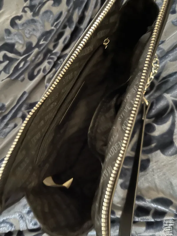 Black Steve Madden Crossbody Bag - Image 4