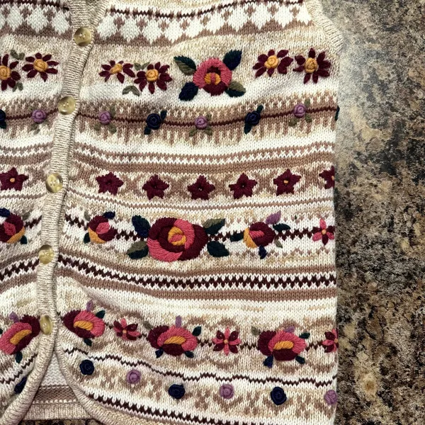 White Stag Cottagecore Sweater Vest Floral Embroidered Boho Grandma Fair Isle Nordic Large - Image 9
