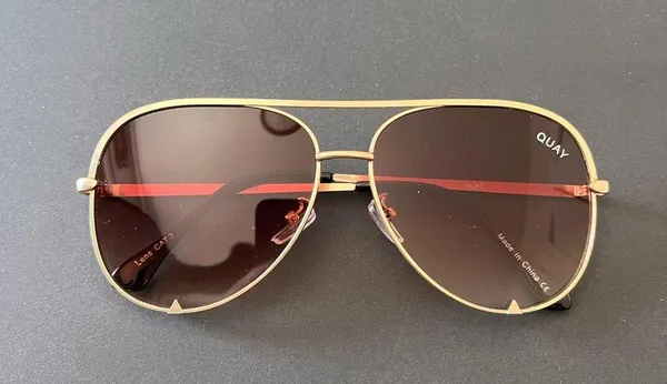QUAY Aviator Women’s Sunglasses Gold Frame EUC - Image 2