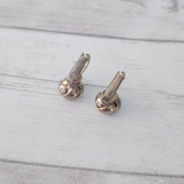 Vintage Clip On Earrings Twisted Design 3/8" - Heavy Tarnish/Discoloration - Image 8