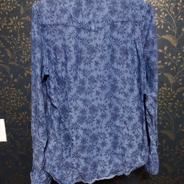Levi's Pearl Snap Blue Floral Button-Up Chambray Shirt - Image 2