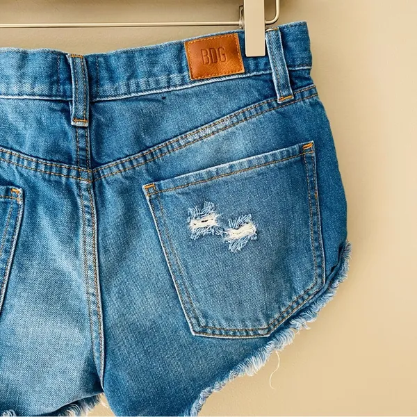 BDG by Urban Outfitters Boyfriend Low-Rise Denim Shorts Blue Sz 26 - Image 9