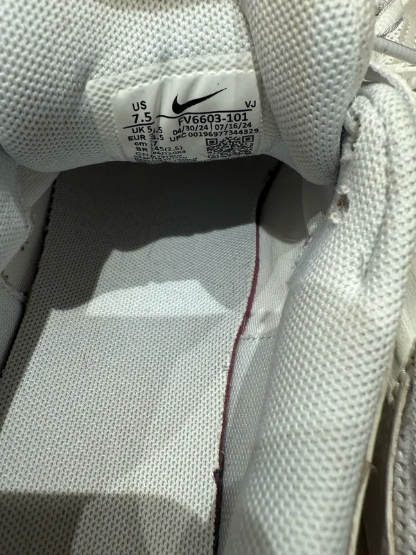Nike Sneakers - Image 3