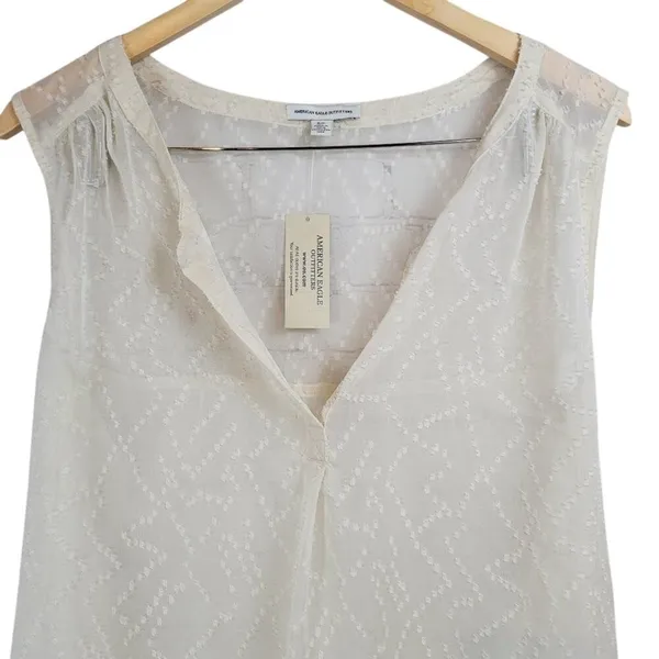 American Eagle Outfitters Cream Textured‎ Gauze V Neck Sleeveless Blouse Top S - Image 3