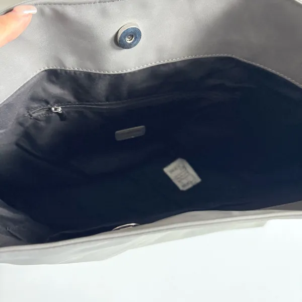 8 OTHER REASONS Betsy Slouch Tote - Image 12