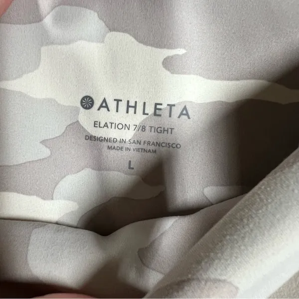 Athleta‎ Light Grey Camo Print Elation 7/8 Leggings - Image 4