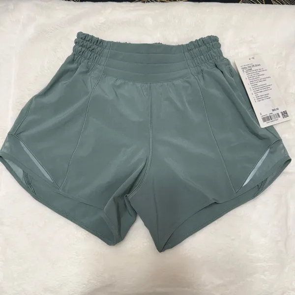 Lululemon Hotty Hot HR Short 4” Lined - Image 2