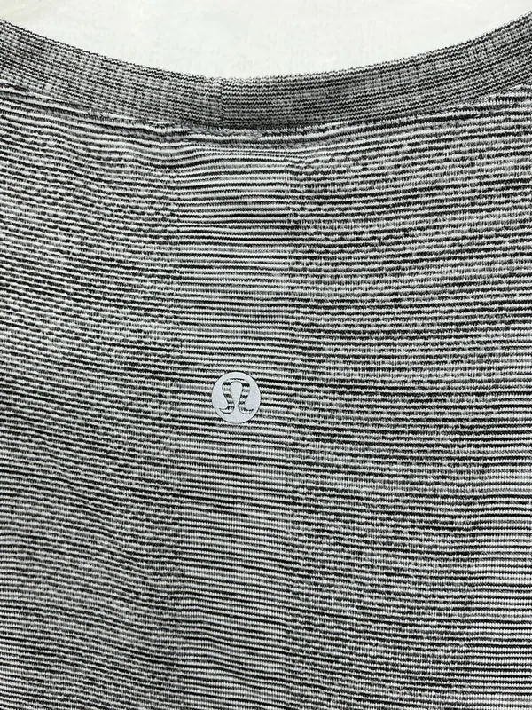 lululemon athletica Heathered Gray Long Sleeve Crewneck 740 - Image 5