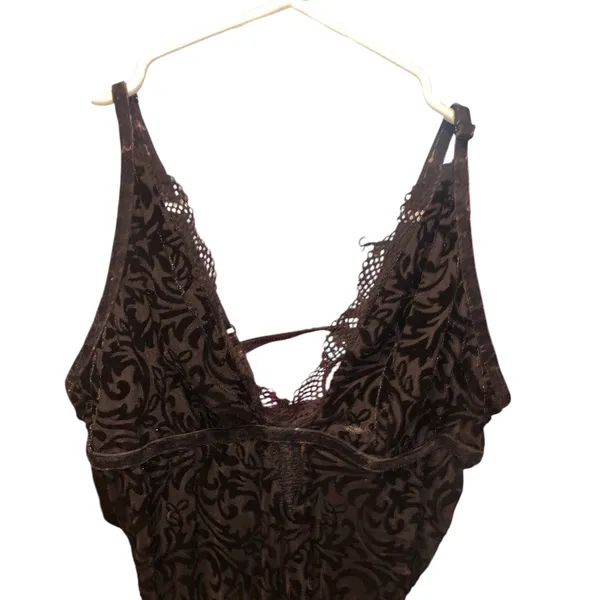 Ambrielle Black Mesh Lace-Trimmed Velvet Bodysuit Thong - Image 2