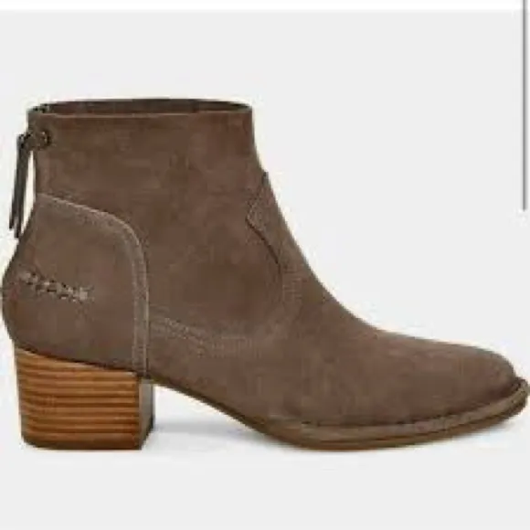 UGG Bandara Ankle‎ Boots, 7.5 - Image 2