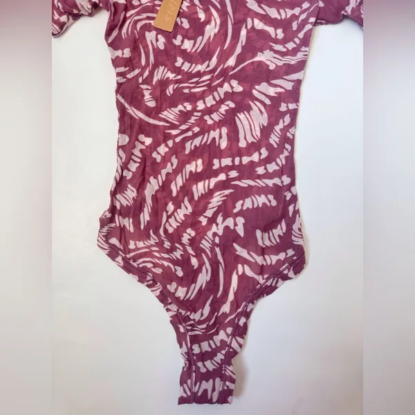 SKIMS NWT Women’s Summer Mesh Raspberry Swirl T-Shirt Thong Bodysuit‎ Size XS - Image 7