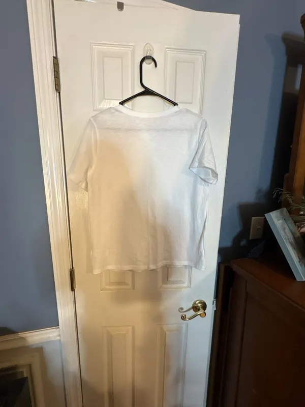 Old Navy Everywear White T-Shirt Size M - Image 4