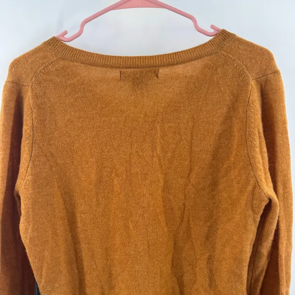 TAHARI Sweater Womens Size Medium NWT 100% Cashmere 2-Ply Classic Fit VNeck Soft - Image 8