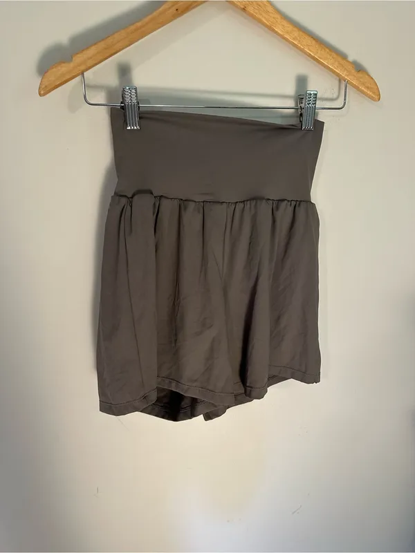 Halara SoftlyZero™ Airy Super High Waisted 2-in-1 InstantCool Yoga shorts - Image 3