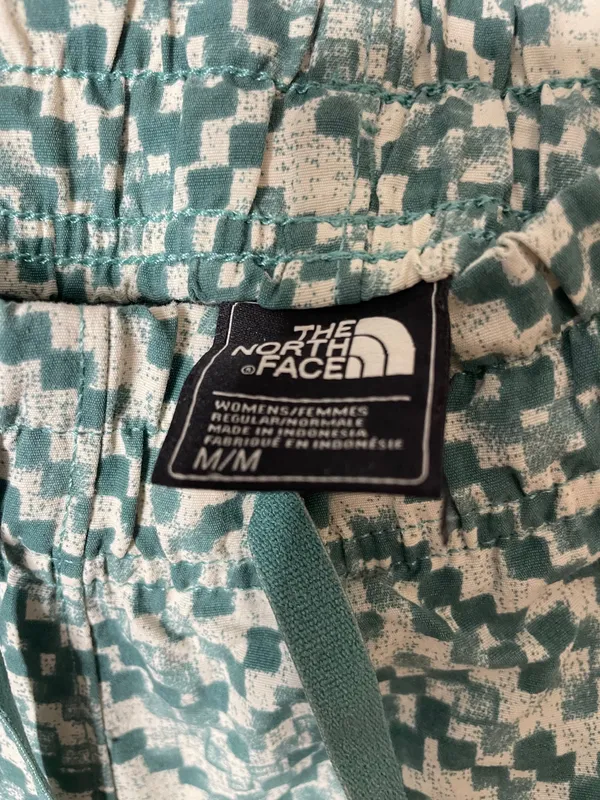 The North Face Green White Athletic Shorts Geometric Logo Medium Excellent Condition - Image 6