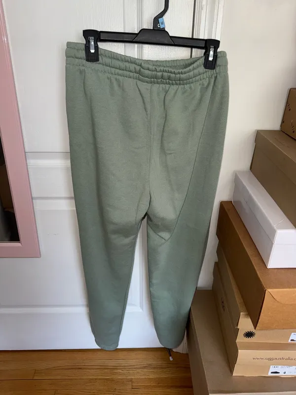 Green sweatpants size medium - Image 4