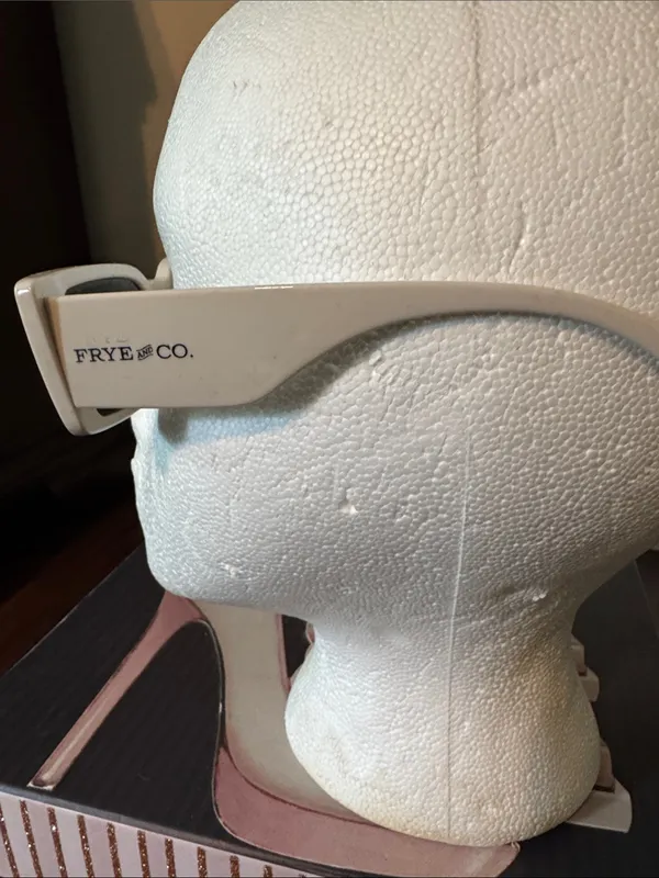 FRYE AND CO. Cream Rectangular Sunglasses with Brown Lenses - Image 3