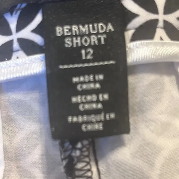White House | Black Market Geometric Patterned Shorts Bermuda. Sz 14. - Image 2