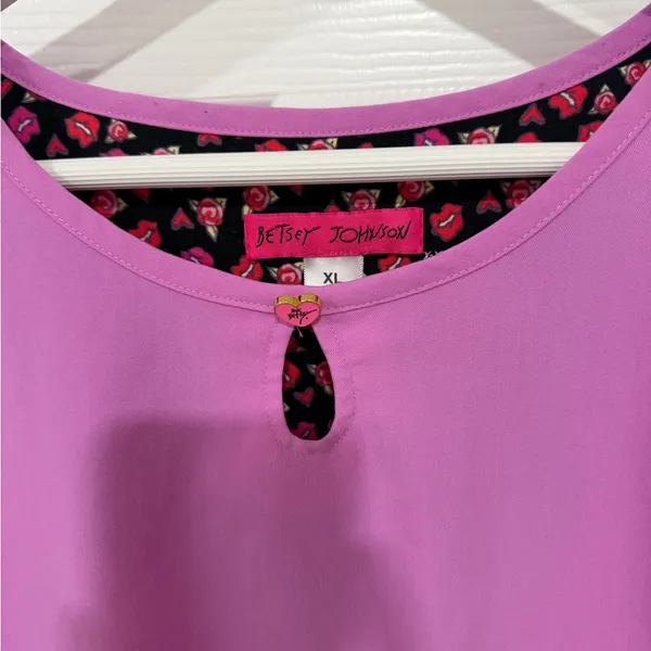 Vibrant Betsey Johnson Fuchsia Ruffle Sleeve Nursing Medical Scrub Top - Image 3