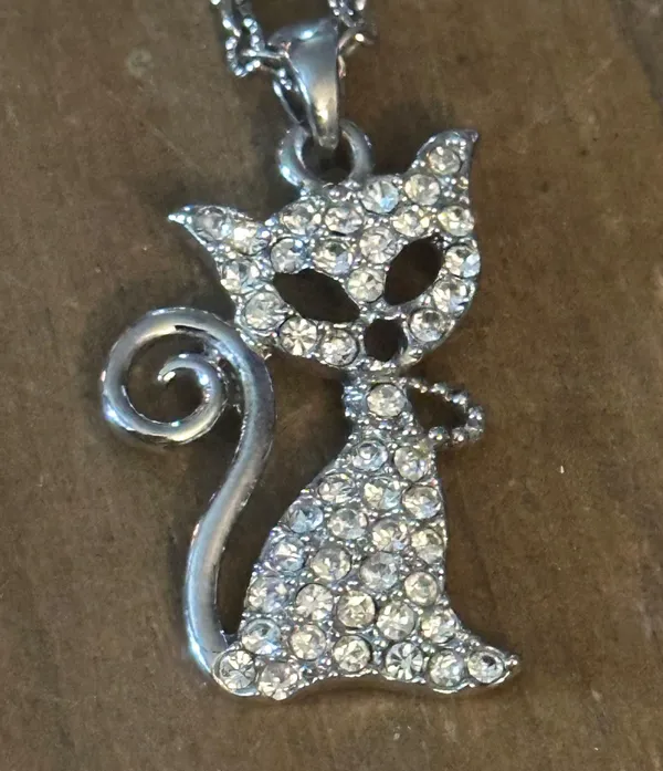 Vintage Paved Sitting Cat Pendant Necklace Silver - Image 3