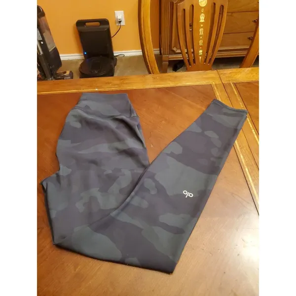 Alo Yoga HIGH-WAIST CAMO VAPOR LEGGING - Black Camouflage Size XS - Image 2
