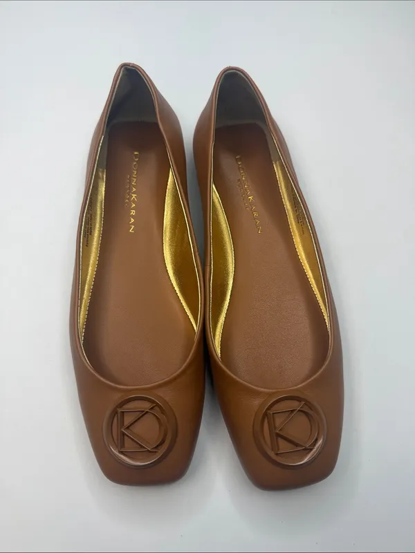 Donna Karan New York Women's Kylee Logo Leather Ballet Flats Size 7.5M - Image 2