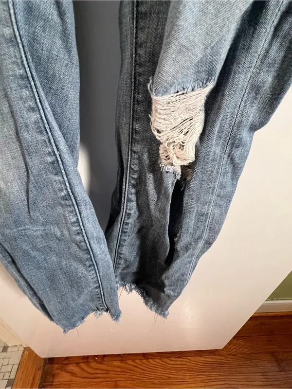 Good American Women’s Size 12/31 Good Leg Jeans Light‎ Wash Distressed Destroyed - Image 4