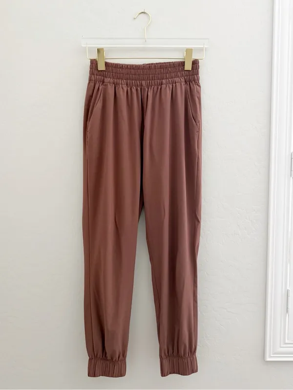 Vuori Women's Villa Jogger Pants in Hazelnut Size S - Image 7