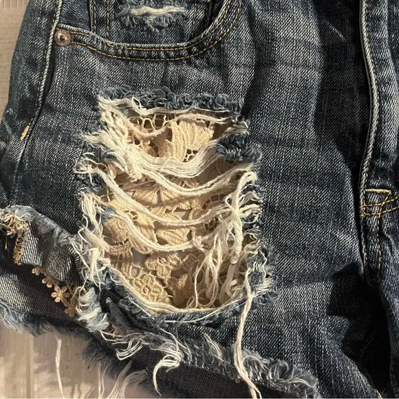 American Eagle High Rise Distressed Shorts Womens Size 2 Denim‎ Festival Party - Image 4