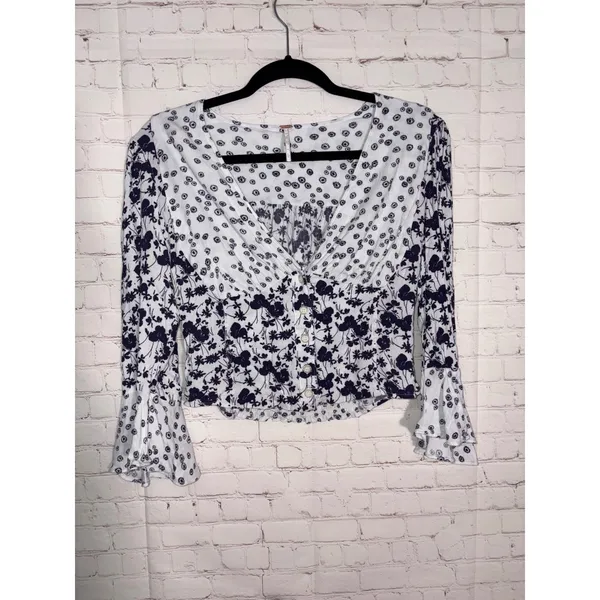 Free People Lady Bohemian Cropped Blouse Navy White‎ Floral Bell Sleeve Large - Image 4