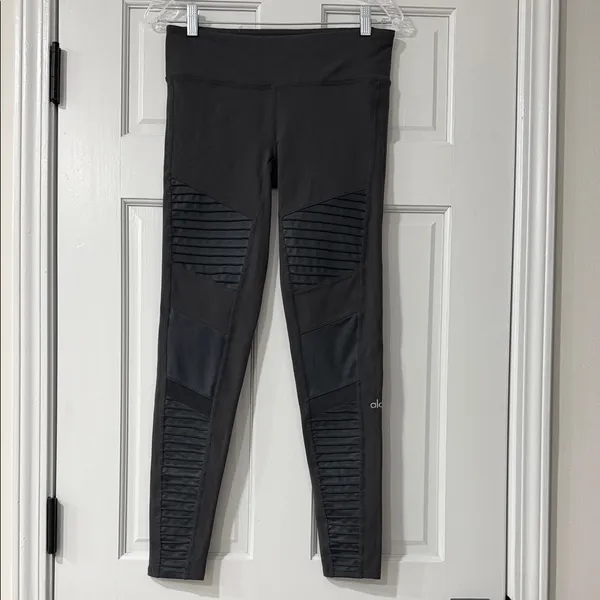 ALO Yoga Women's Charcoal Moto Leggings - Image 3