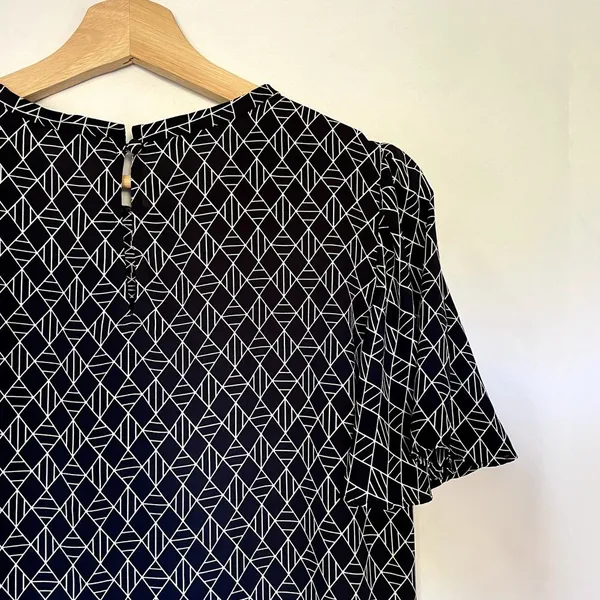 Ann Taylor flutter sleeve black white‎ geometric patterned women's size small - Image 6