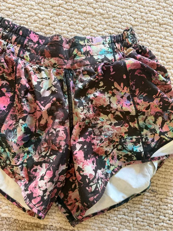 Lululemon Hotty Hot Short Stencil Blossom Red Multi Sheer Swift Ultra Light - Image 6