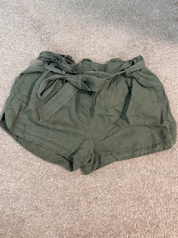 FRAME Denim Paperbag Pocket High Rise Linen Blend Shorts Army Green - Image 3