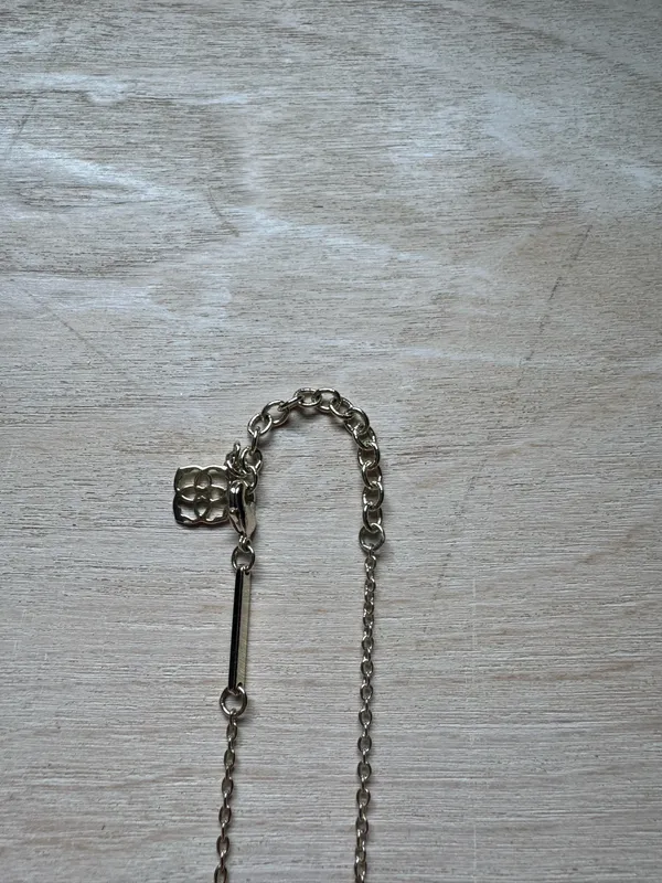Kendra Scott Necklace Gold - Image 3