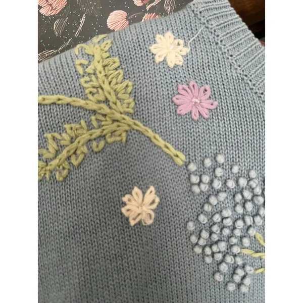 VTG Alfred Dunner Embroidered Floral Beaded Pastel Blue Pullover PS - Image 6