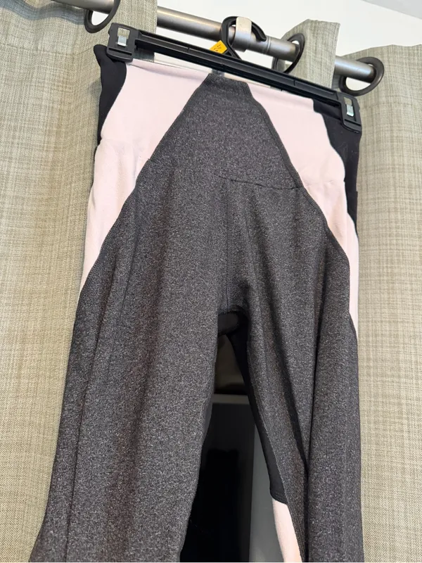 Beyond Yoga Black and Light Pink Colorblock High-Rise Leggings - Image 3