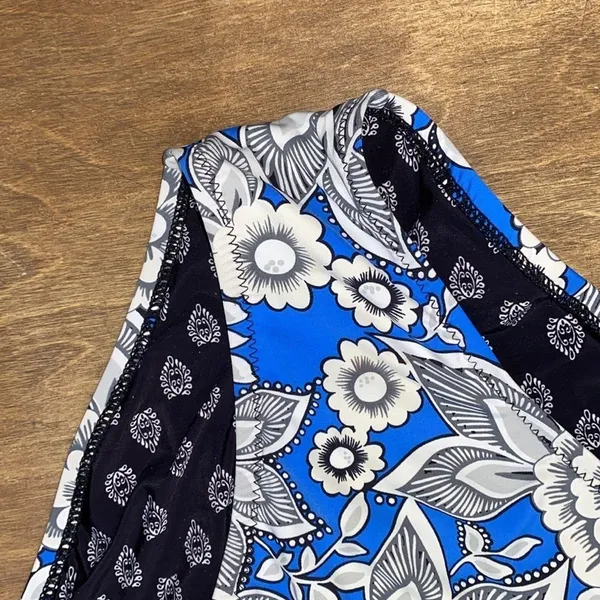 Vera Bradley bikini swimsuit size medium/large navy paisley - Image 7
