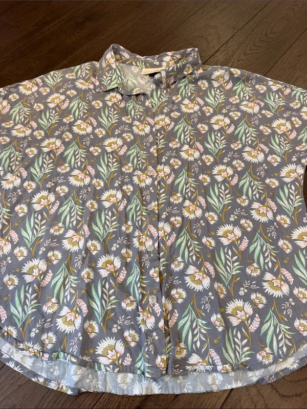 Universal Thread Floral Short Sleeve Button-Front Top  Medium - C16-061 - Image 2