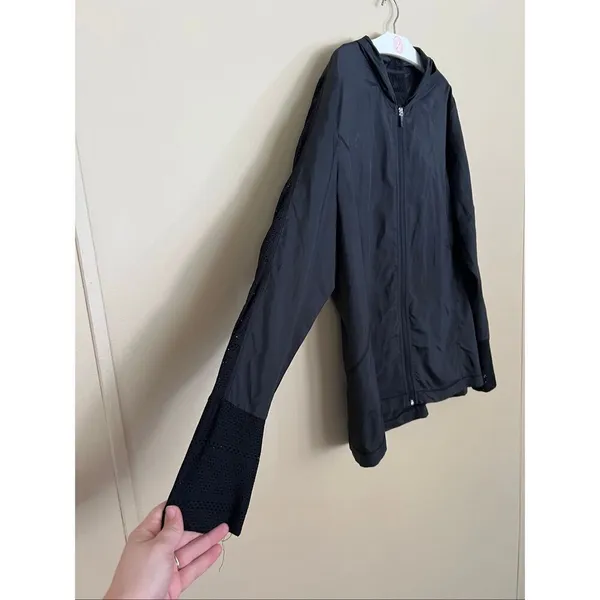 Maurices In Motion Black Light Weight Zip Up Top Woman’s Size 2 Stains/Marks - Image 4