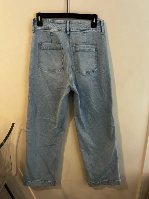 Old Navy High waisted light wash jeans - Image 4