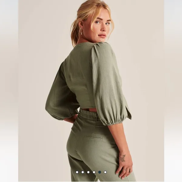 NWT Abercrombie & Fitch Sage Green Tie Front Puff Sleeve Crop Top sz Small - Image 5