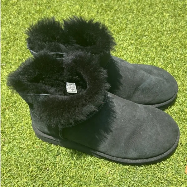 UGG Mini Bailey Button Black Suede Sheepskin‎ Ankle Boots Womens 8 - Image 3