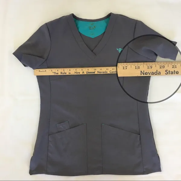 Med Couture Gold Gray Scrub Top M - Image 4